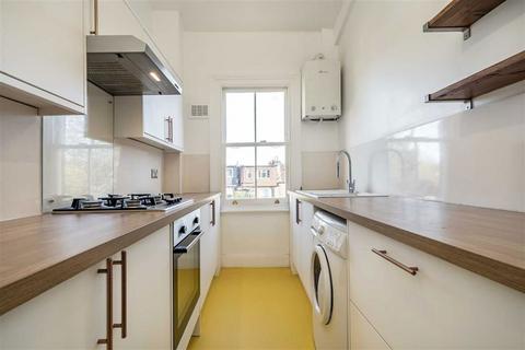 3 bedroom flat to rent, Manor Park, London SE13