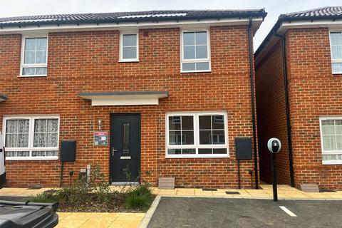 3 bedroom semi-detached house to rent, Gleam Close, Aylesford