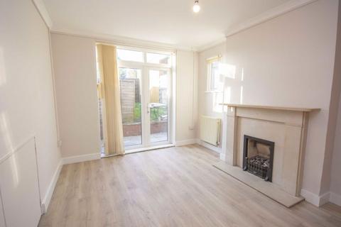 2 bedroom flat to rent, Hillview Gardens, London NW4