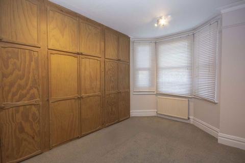 2 bedroom flat to rent, Hillview Gardens, London NW4