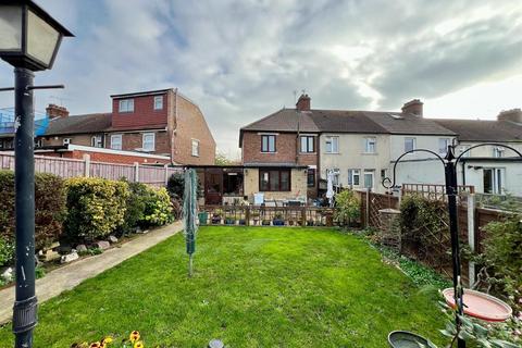 3 bedroom end of terrace house for sale, Billet Road, London E17