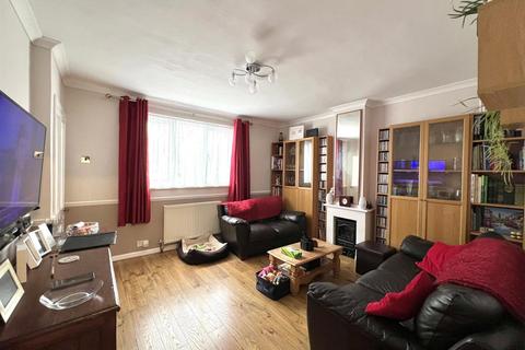 3 bedroom end of terrace house for sale, Billet Road, London E17