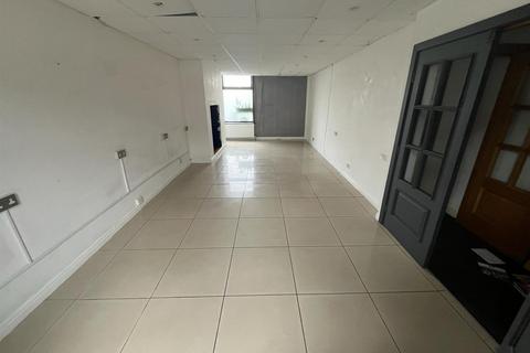 Property to rent, Blackburn Road, Rising Bridge, BB5 2RY