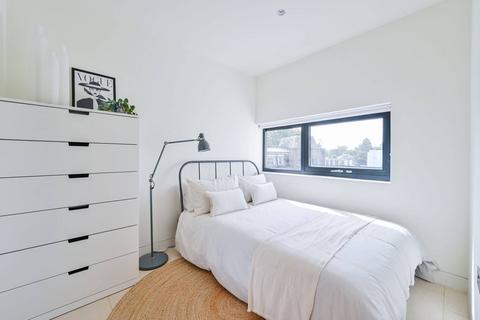 3 bedroom flat to rent, Latitude House, Camden, London, NW1