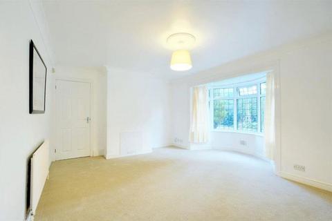 2 bedroom bungalow to rent, Kilverton Close, Wollaton, Nottingham, NG8 1EF