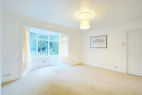 2 bedroom bungalow to rent, Kilverton Close, Wollaton, Nottingham, NG8 1EF