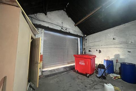 Storage to rent, Vista Road, Newton-Le-Willows WA12