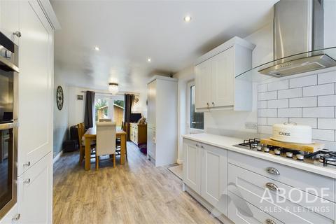 24 Mallens Croft, Bramshall, Uttoxeter, ST14 5NG