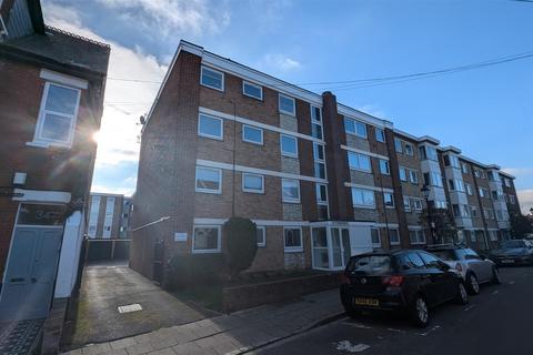 2 bedroom flat to rent, QUEENS CLOSE, THE RETREAT, SOUTHSEA, PO5 3DU