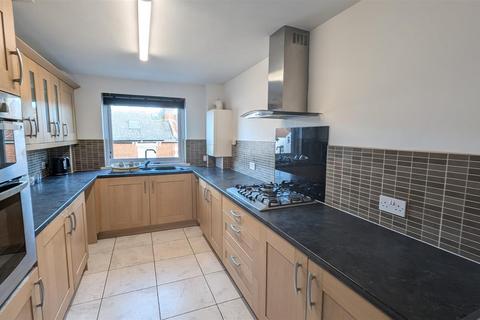 2 bedroom flat to rent, QUEENS CLOSE, THE RETREAT, SOUTHSEA, PO5 3DU