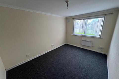 2 bedroom flat to rent, Old Park Mews, Hounslow TW5