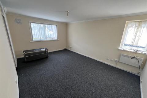 2 bedroom flat to rent, Old Park Mews, Hounslow TW5