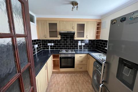 2 bedroom flat to rent, Old Park Mews, Hounslow TW5