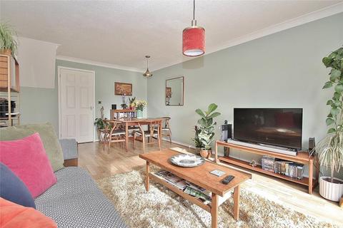 2 bedroom terraced house to rent, Inkerman Road, Woking GU21