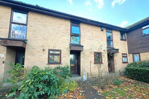 2 bedroom terraced house to rent, Inkerman Road, Woking GU21