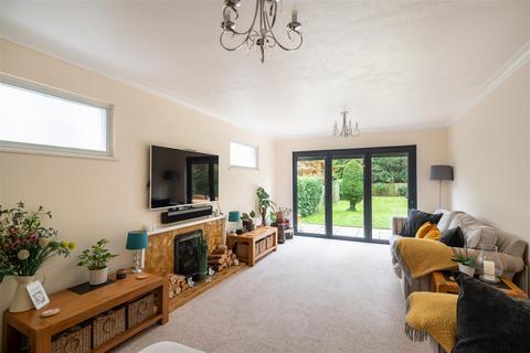 4 bedroom detached house for sale, Limes Avenue, Horley