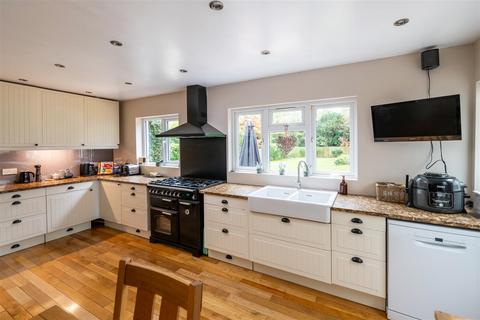 4 bedroom detached house for sale, Limes Avenue, Horley