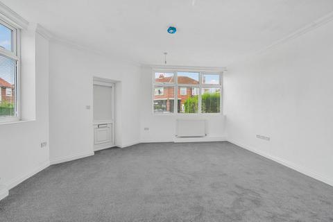 2 bedroom flat for sale, Rawcliffe Drive, York, YO30