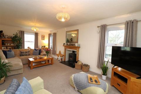 4 bedroom detached house for sale, Lower Cross Road, Bickington, Barnstaple