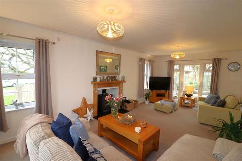 4 bedroom detached house for sale, Lower Cross Road, Bickington, Barnstaple