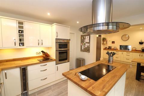 4 bedroom detached house for sale, Lower Cross Road, Bickington, Barnstaple