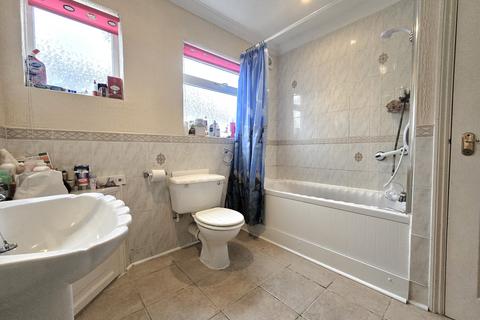 2 bedroom semi-detached bungalow for sale, Helena Road, Rayleigh, Essex