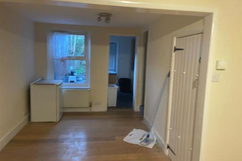 2 bedroom terraced house to rent, Kingsley Road, Hounslow