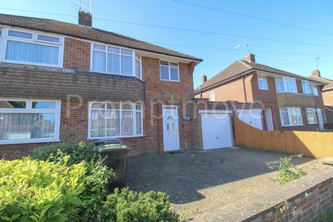 3 bedroom semi-detached house to rent, Moat Lane Luton LU3 1UU