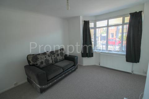 3 bedroom semi-detached house to rent, Moat Lane Luton LU3 1UU