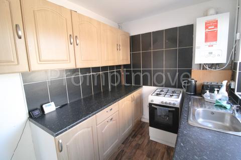 3 bedroom semi-detached house to rent, Moat Lane Luton LU3 1UU