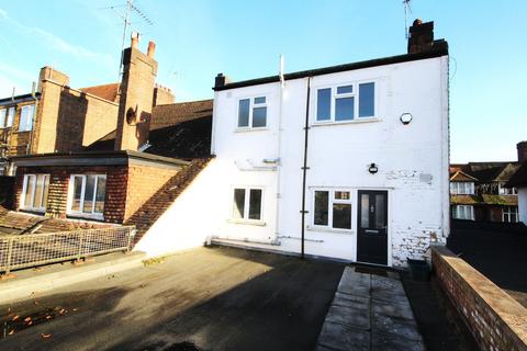 2 bedroom maisonette to rent, Sycamore Road, Amersham HP6