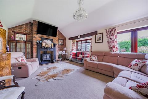 5 bedroom detached house for sale, Dunsborough Park, Ripley