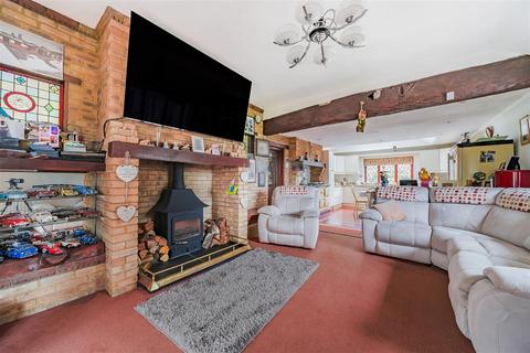 5 bedroom detached house for sale, Dunsborough Park, Ripley