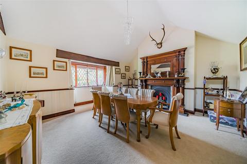 5 bedroom detached house for sale, Dunsborough Park, Ripley