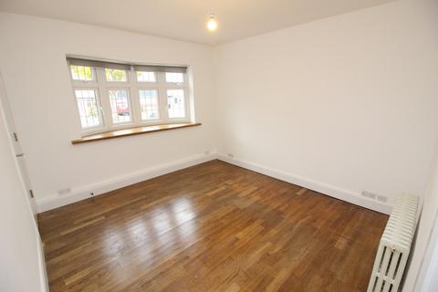 3 bedroom end of terrace house to rent, St. Philips Avenue, Worcester Park KT4