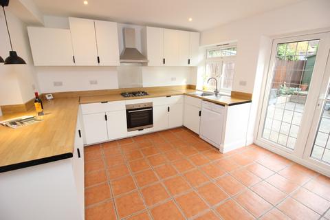 3 bedroom end of terrace house to rent, St. Philips Avenue, Worcester Park KT4