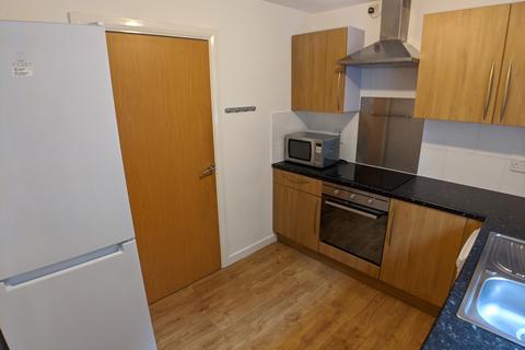 3 bedroom flat to rent, Mitford Road, Manchester M14