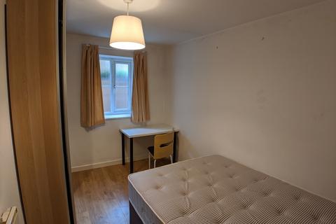 3 bedroom flat to rent, Mitford Road, Manchester M14