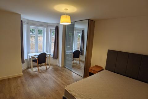 3 bedroom flat to rent, Mitford Road, Manchester M14