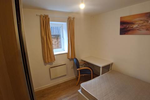 3 bedroom flat to rent, Mitford Road, Manchester M14