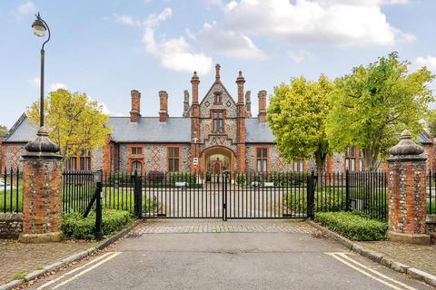 2 bedroom flat for sale, Old Amersham,  Buckinghamshire,  HP7