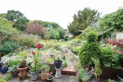 5 bedroom bungalow for sale, Tunbury Avenue, Chatham