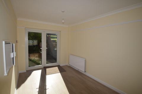 3 bedroom semi-detached house to rent, Crestway, Chatham