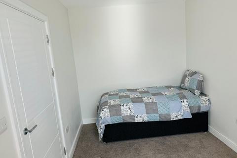 1 bedroom in a house share to rent, New Road, Rainham RM13