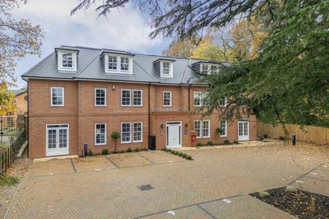 1 bedroom flat for sale, St. Georges Avenue, Weybridge KT13