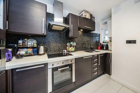 2 bedroom flat for sale, Knollys Road, London SW16