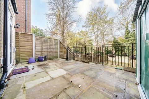 2 bedroom flat for sale, Knollys Road, London SW16