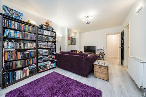 2 bedroom flat for sale, Knollys Road, London SW16