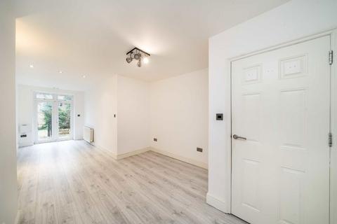 2 bedroom flat for sale, Knollys Road, London SW16