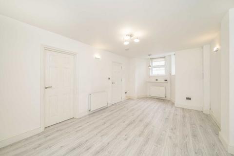 2 bedroom flat for sale, Knollys Road, London SW16